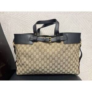 Gucci GG Monogram tote bag buckle detail front Beige